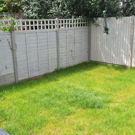 New 3 Bedrooms Flat In Ashford Near Heathrow 外观 照片