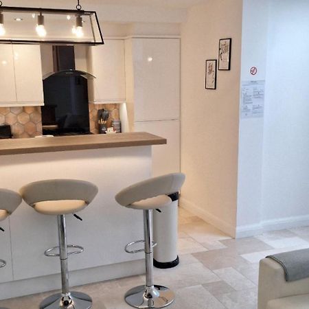 New 3 Bedrooms Flat In Ashford Near Heathrow 外观 照片