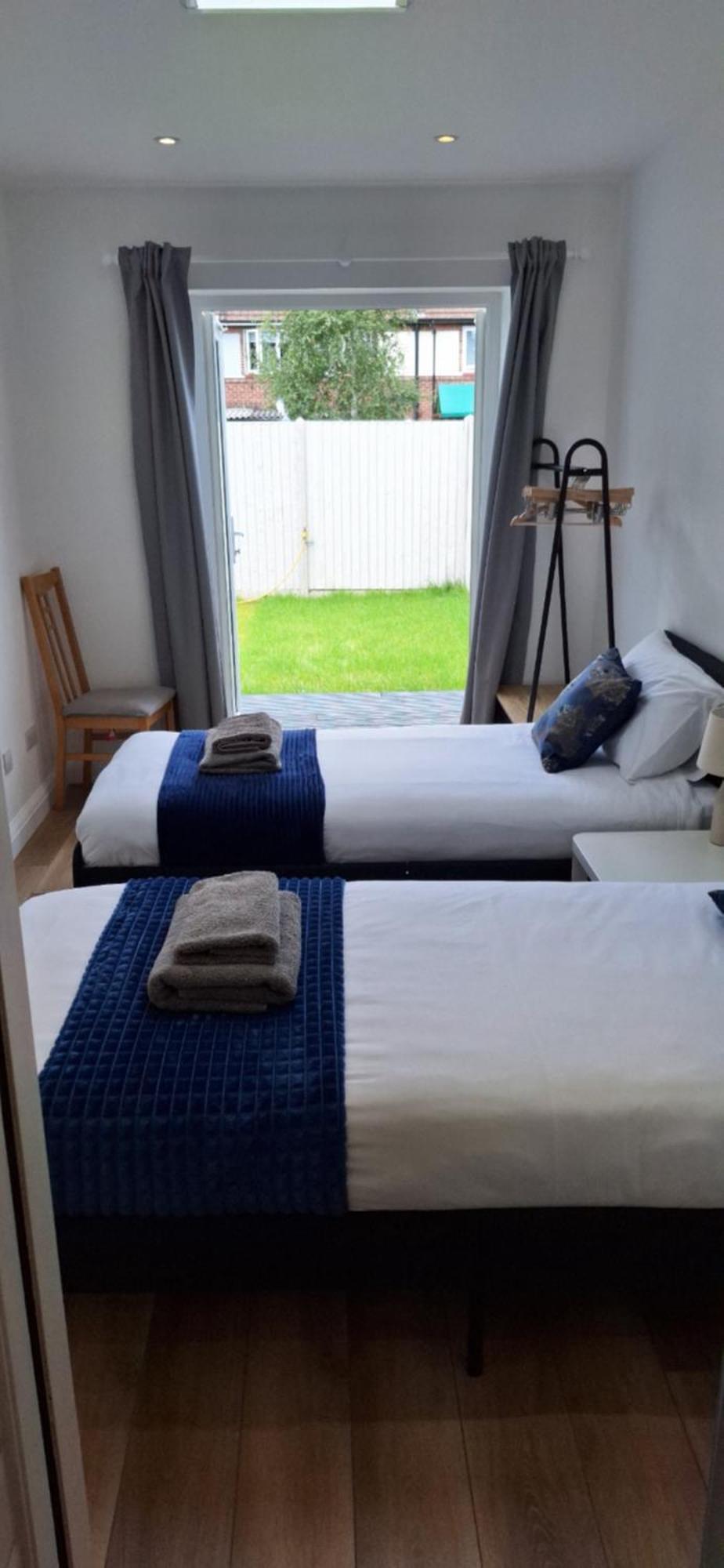 New 3 Bedrooms Flat In Ashford Near Heathrow 外观 照片