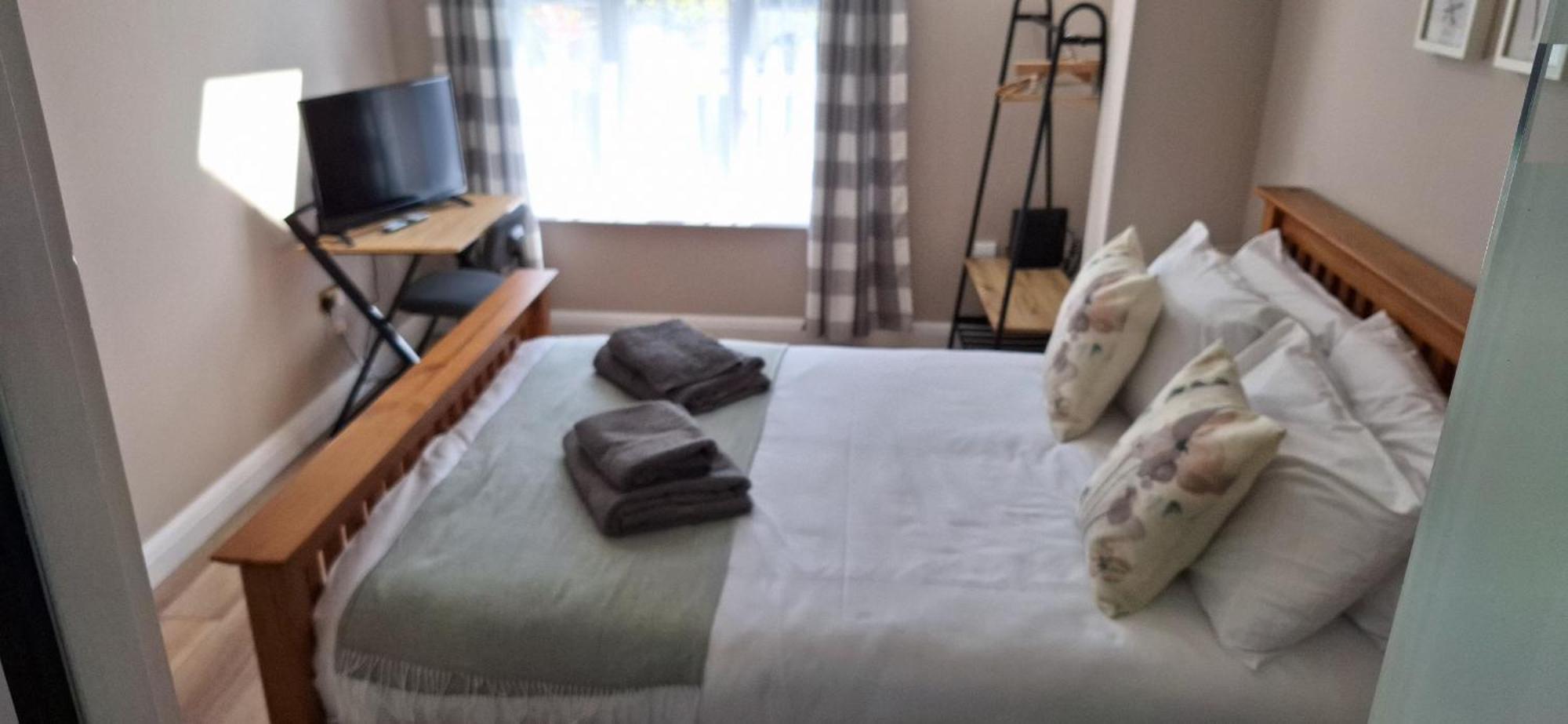 New 3 Bedrooms Flat In Ashford Near Heathrow 外观 照片